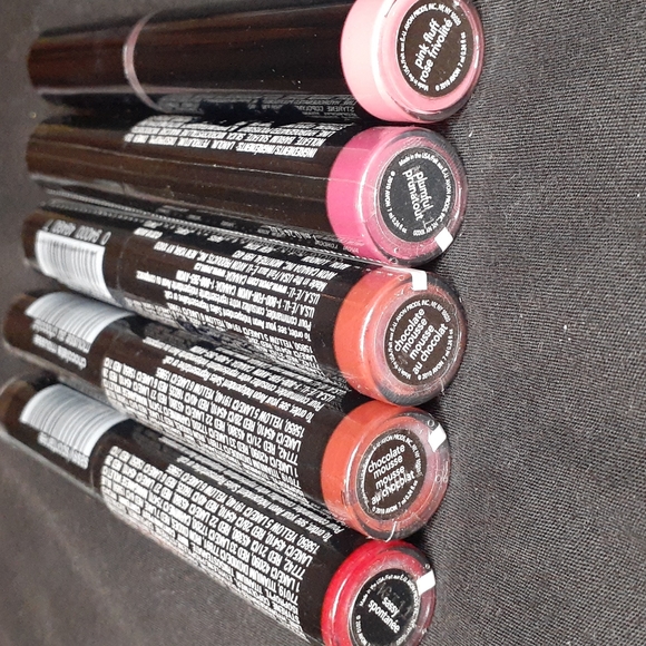 AVON Smooth velvet lip color - Picture 3 of 4